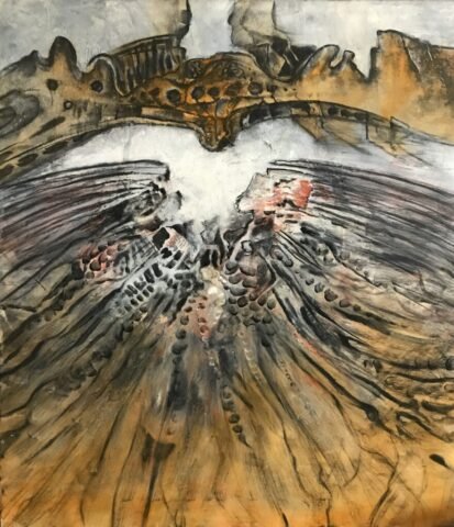 Abstrakcyjny obraz w odcieniach brązu i czerni z gęstą, tajemniczą strukturą linii, z której wyłania się biała, centralna forma przypominająca ptaka z rozpostartymi skrzydłami.